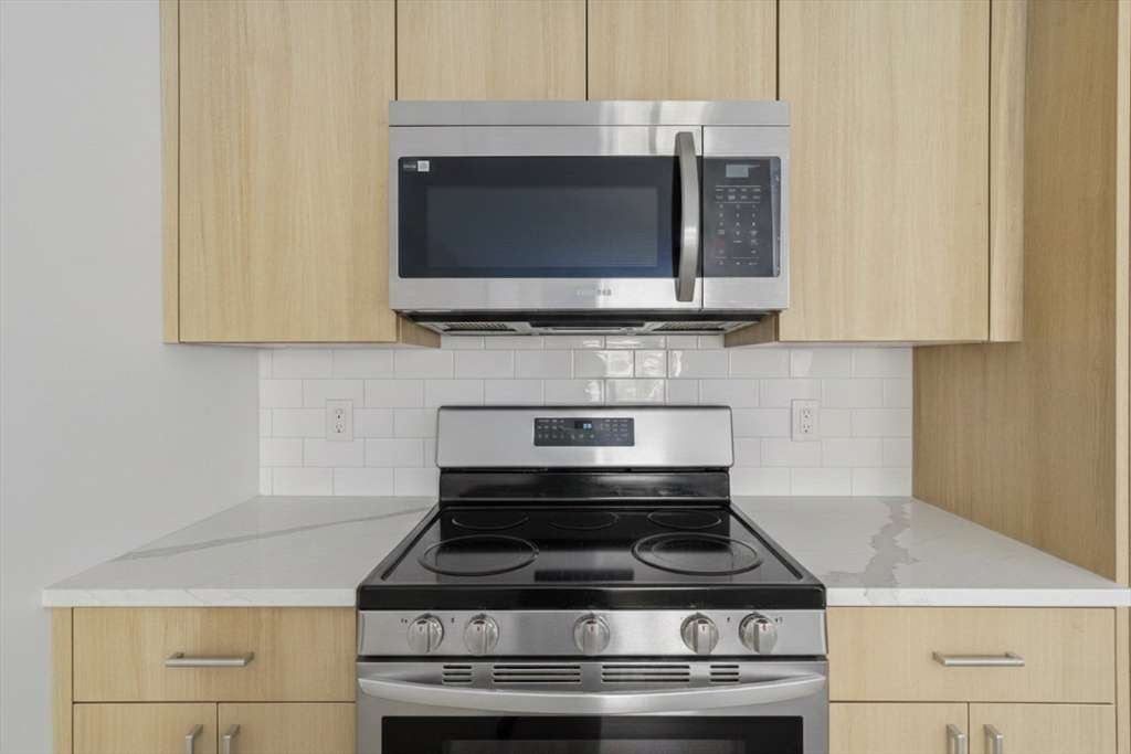 1035 Commonwealth Avenue, Unit 201 Boston, MA 02215 - Photo 3 of 9