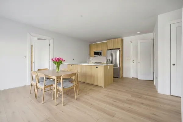 $4,585 | 1035 Commonwealth Avenue, Unit 201, Boston, MA 02215
