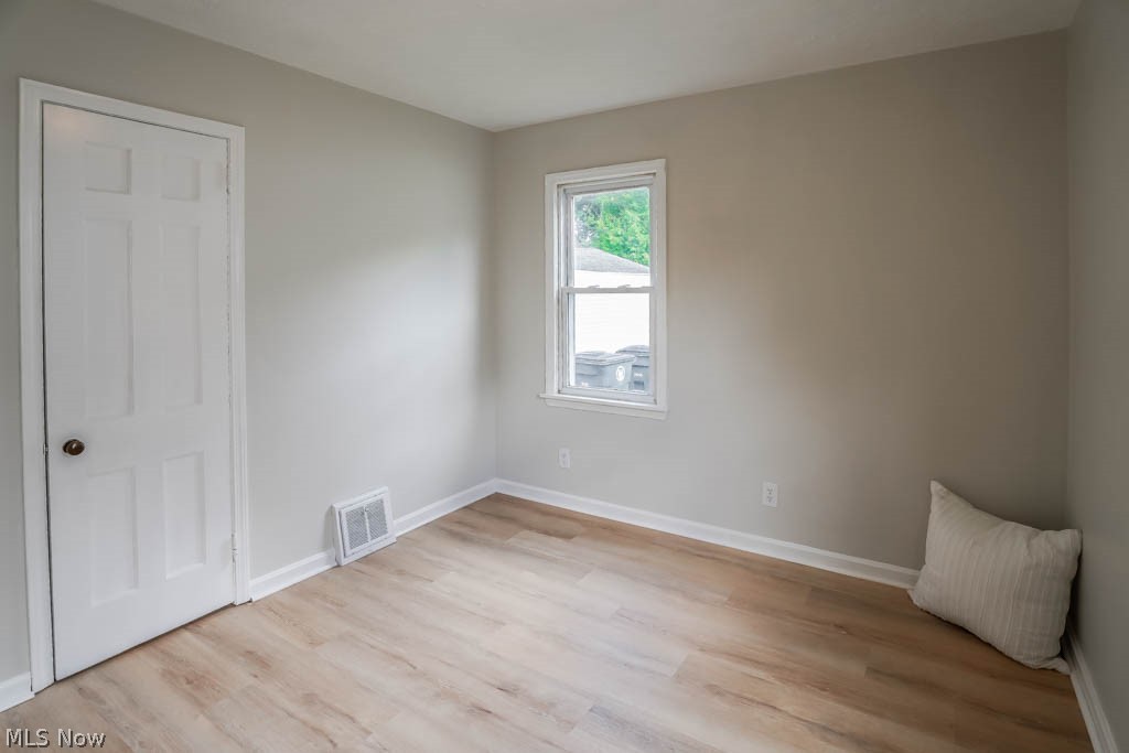 689 Ina Avenue Akron, OH 44306 - Photo 10 of 21 Bedroom 1