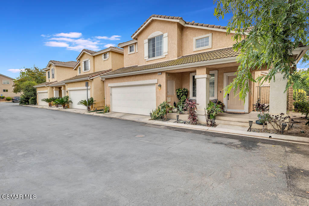 272 Springmist Lane Simi Valley, CA 93065 - Photo 3 of 47 front view of a house