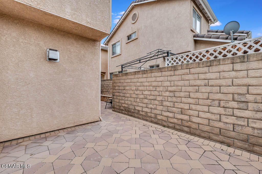 272 Springmist Lane Simi Valley, CA 93065 - Photo 40 of 47 a view of wooden staircase