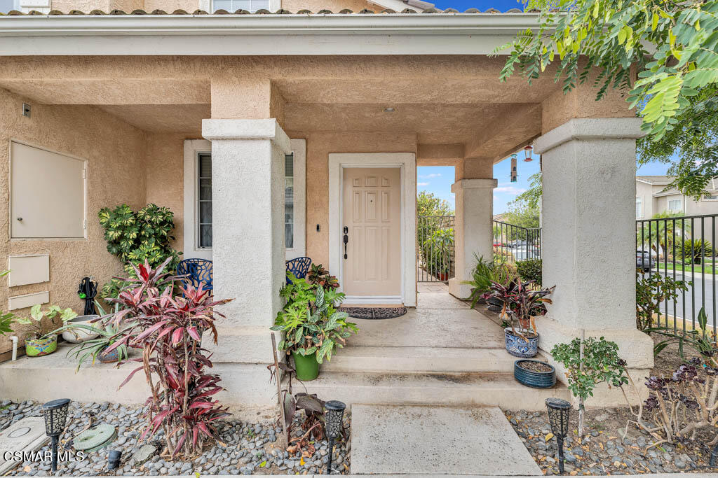 272 Springmist Lane Simi Valley, CA 93065 - Photo 4 of 47 a front view of a house