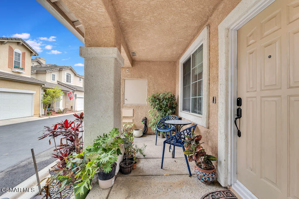 272 Springmist Lane Simi Valley, CA 93065 - Photo 5 of 47 272 Springmist Ln - HsHProd 37