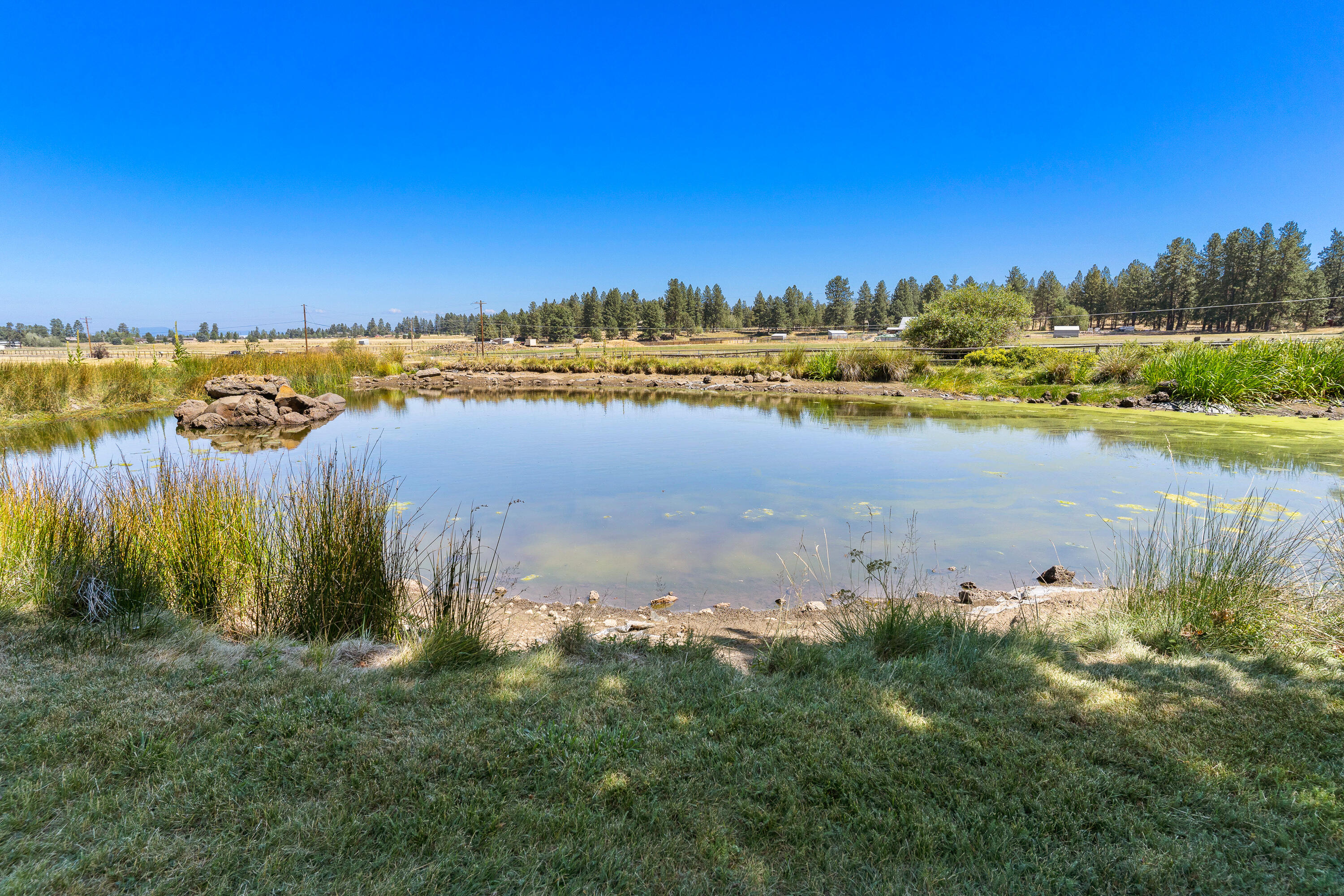60297 Tekampe Road Bend, OR 97702 - Photo 33 of 33 a view of a lake with houses in the background
