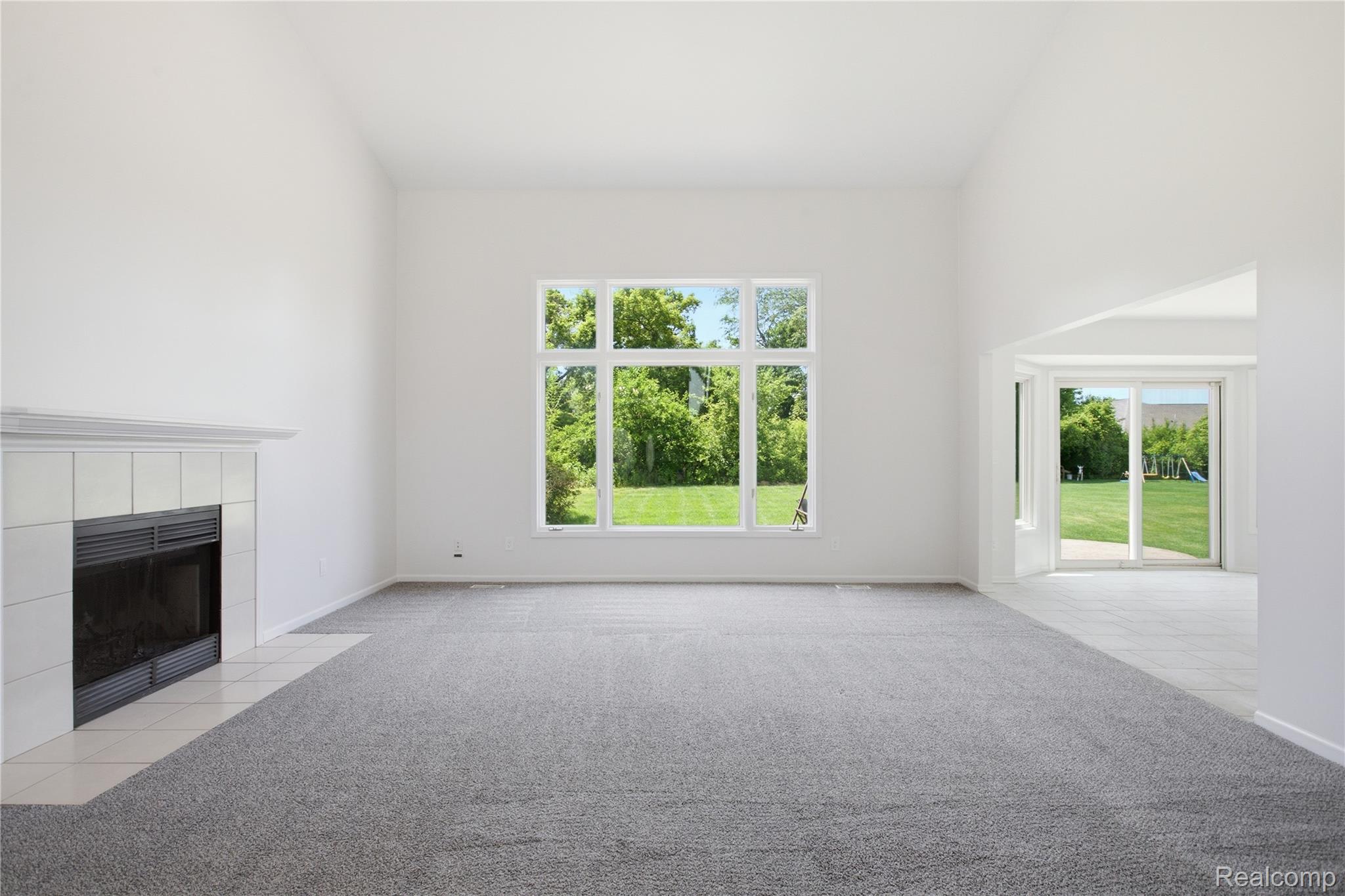 52658 Stag Ridge Drive Macomb, MI 48042 - Photo 7 of 28 Living room