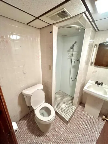 $295,900 | 107 Rockwell Drive, Jeannette, PA 15644