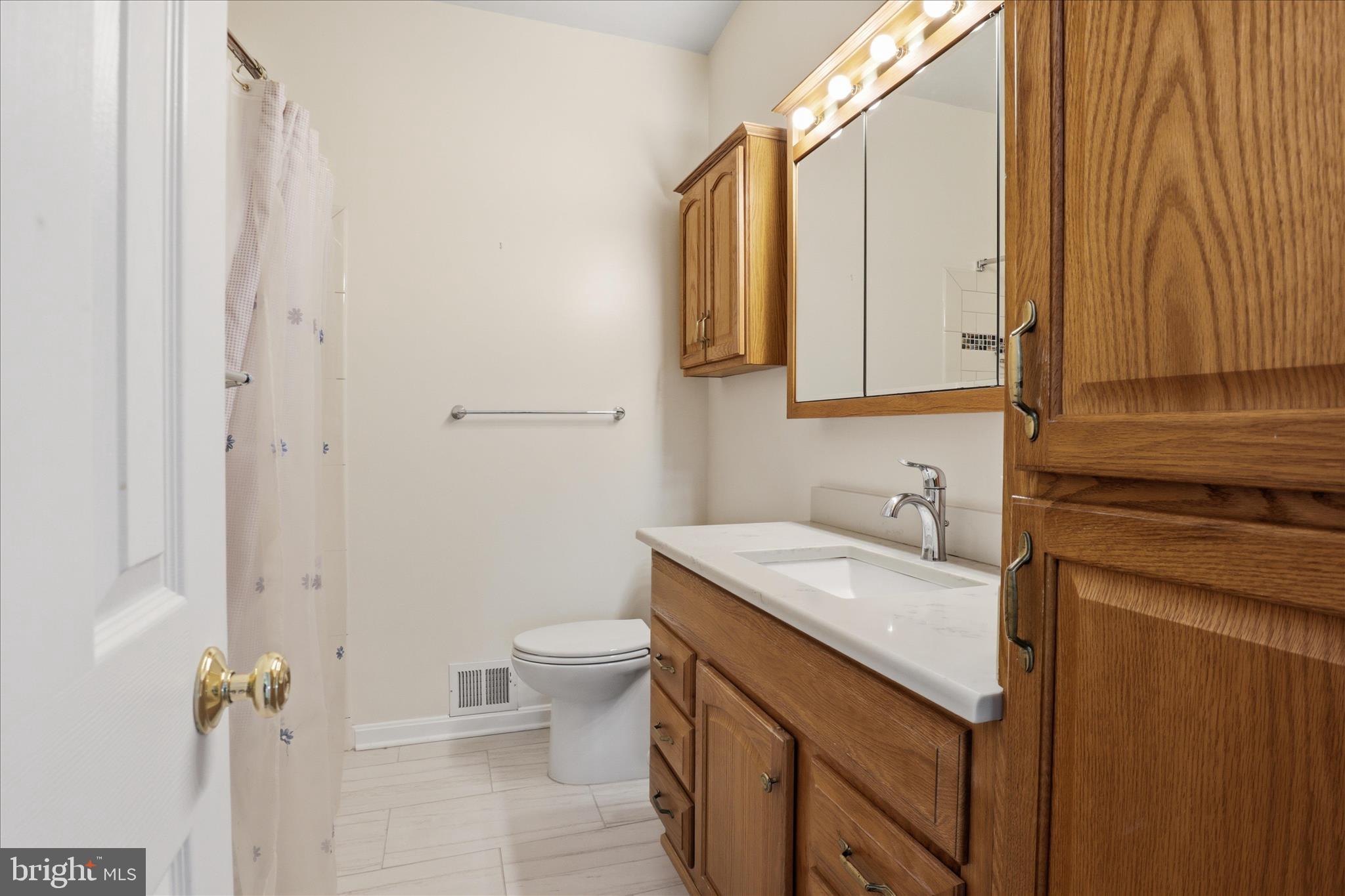 10009 Fairoaks Road Vienna, VA 22181 - Photo 22 of 54 Gallery Image 22