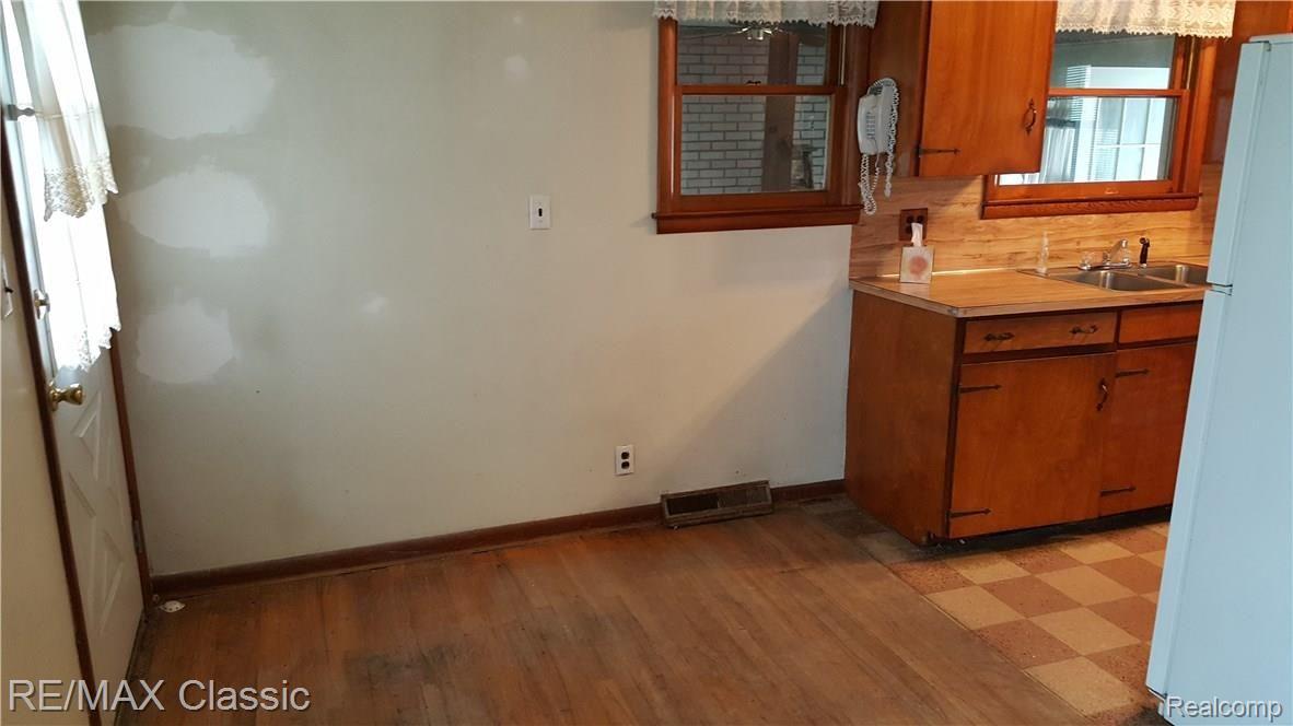 15400 Racho Boulevard Taylor, MI 48180 - Photo 7 of 20 20160510_082820.jpg