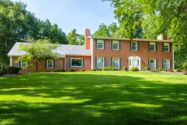 $369,000 | 906 34th Avenue, Moline, IL 61265