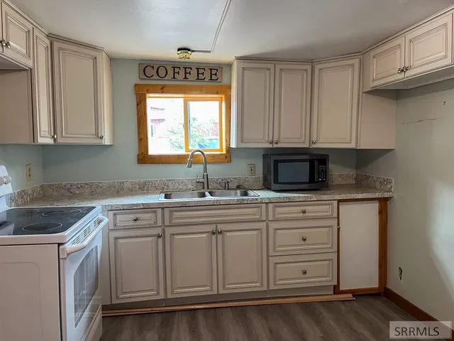 $187,000 | 800 Main Street, Challis, ID 83226