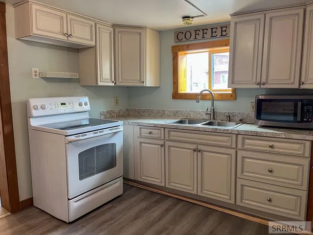 $187,000 | 800 Main Street, Challis, ID 83226