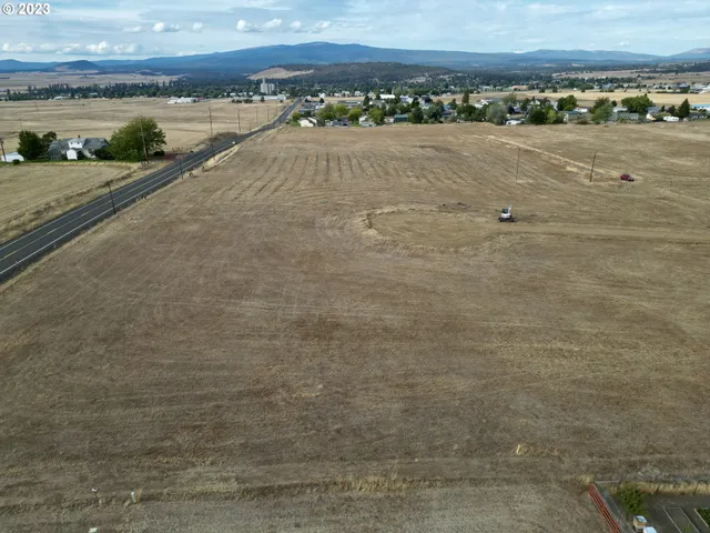 a view of an ocean beach