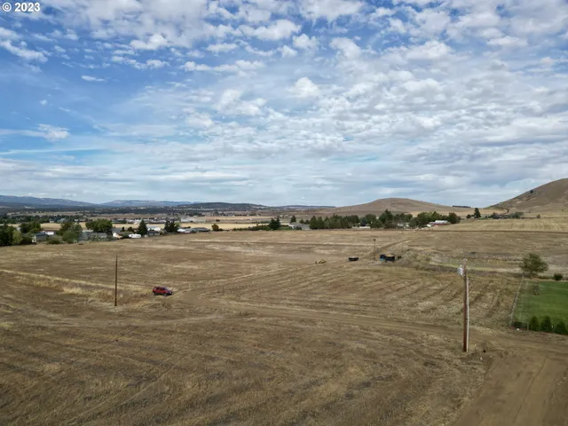 a view of an ocean beach