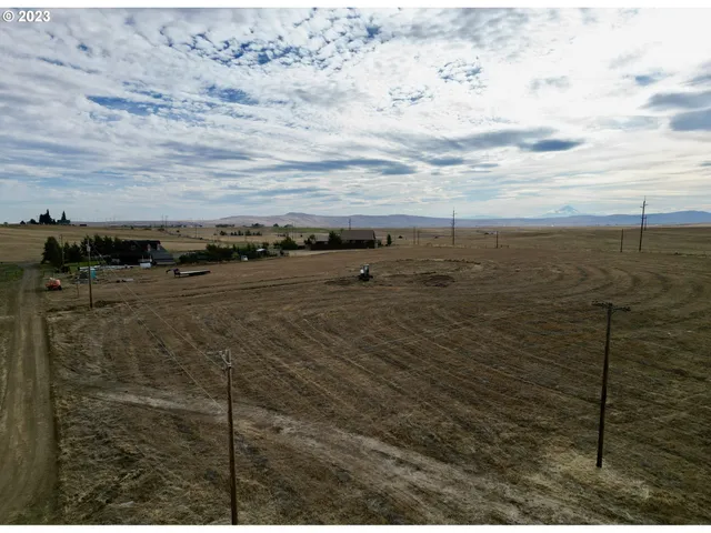a view of a terrace with sky view