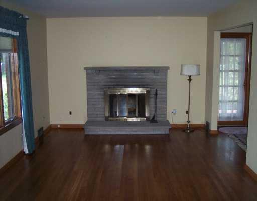 2297 Rochester Road Franklin Park, PA 15237 - Photo 2 of 8 Living Room.