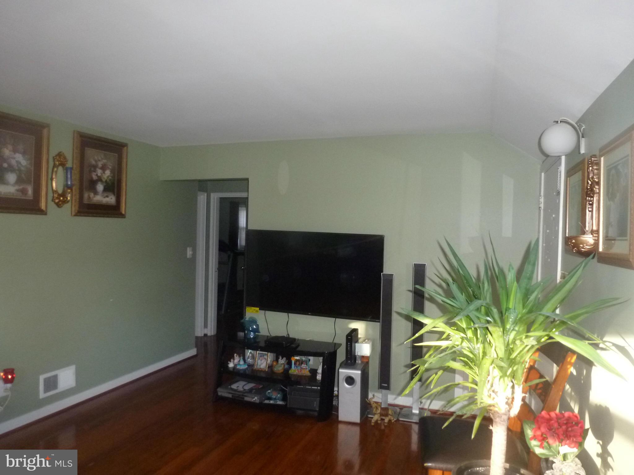 12610 Denley Road Silver Spring, MD 20906 - Photo 6 of 20 Living Room1