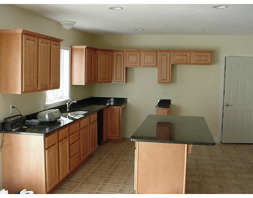 511 Oakham Road Barre, MA 01005 - Photo 3 of 12