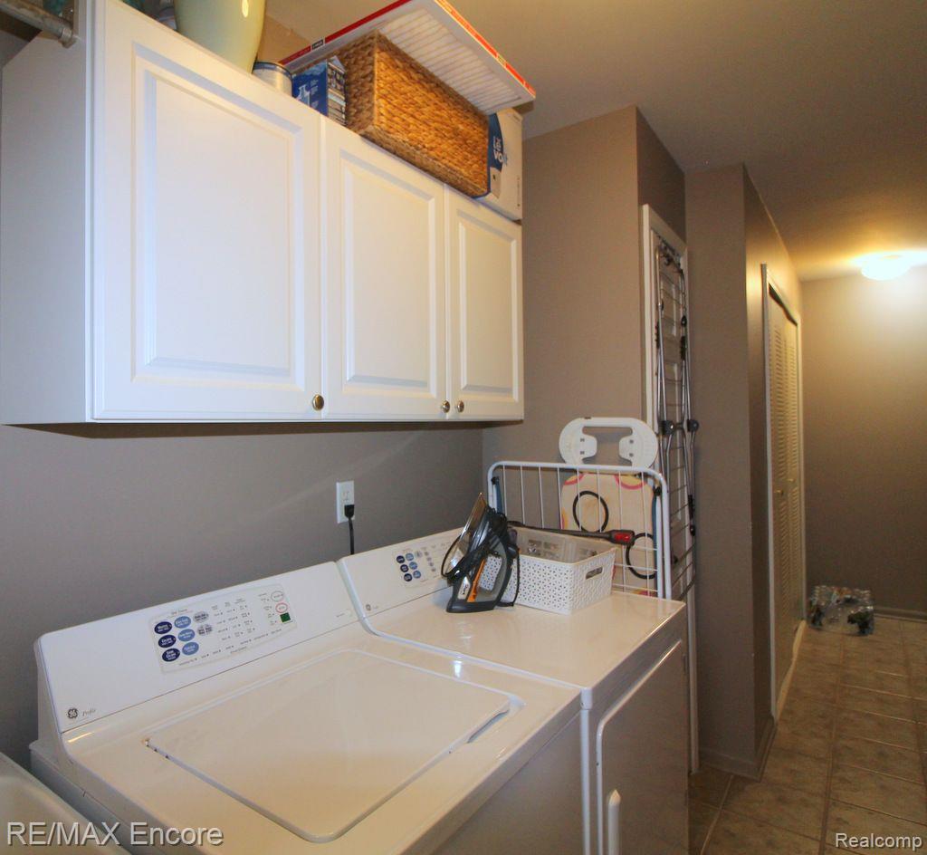 3464 Tremonte Circle Rochester, MI 48306 - Photo 17 of 21 Laundry room off kitchen