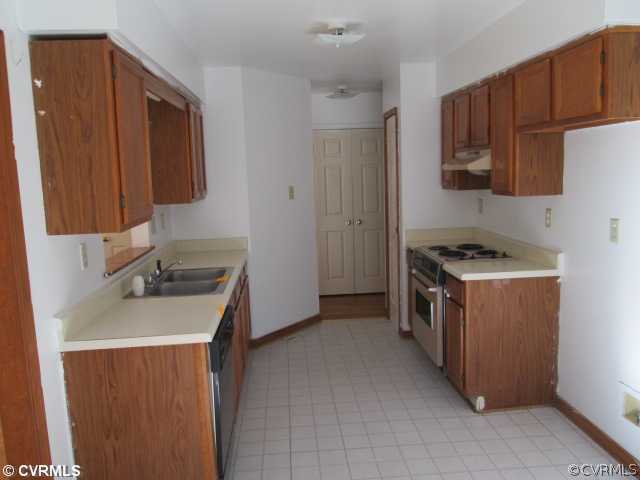 5805 Mill Spring Road Midlothian, VA 23112 - Photo 2 of 8 a utility room with sink dryer and washer
