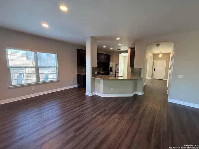 $2,200 | 609 Community Drive, New Braunfels, TX 78132