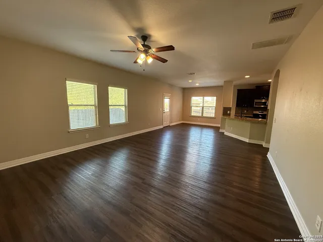 $2,200 | 609 Community Drive, New Braunfels, TX 78132