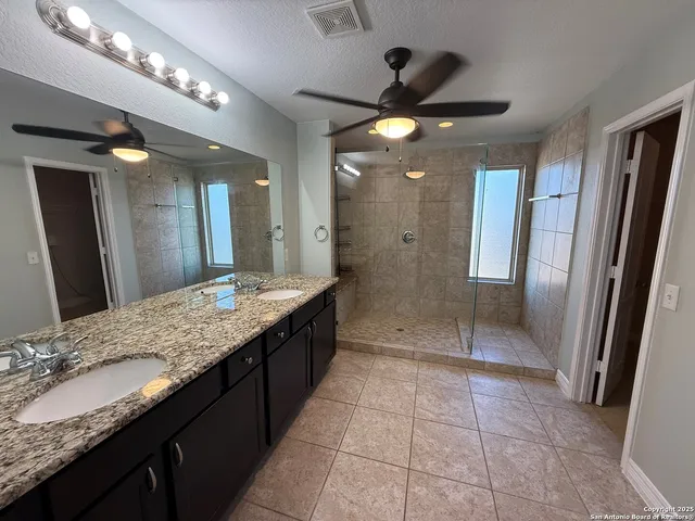 $2,200 | 609 Community Drive, New Braunfels, TX 78132