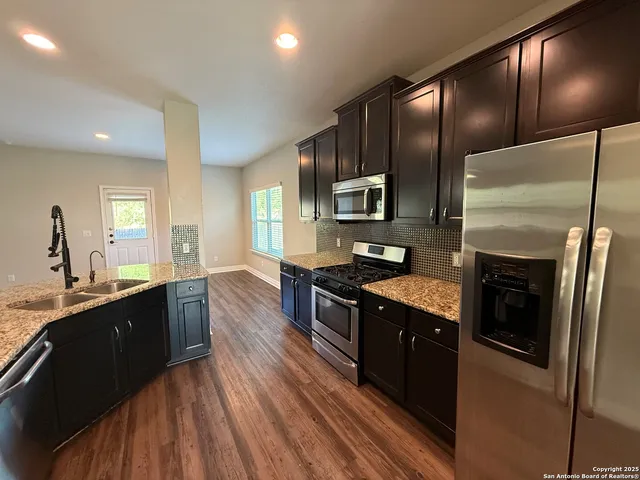 $2,200 | 609 Community Drive, New Braunfels, TX 78132