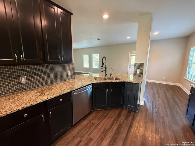 $2,200 | 609 Community Drive, New Braunfels, TX 78132