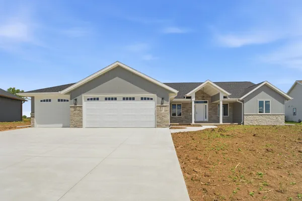 $609,900 | 221 Kerrigan Drive, Wrightstown, WI 54180