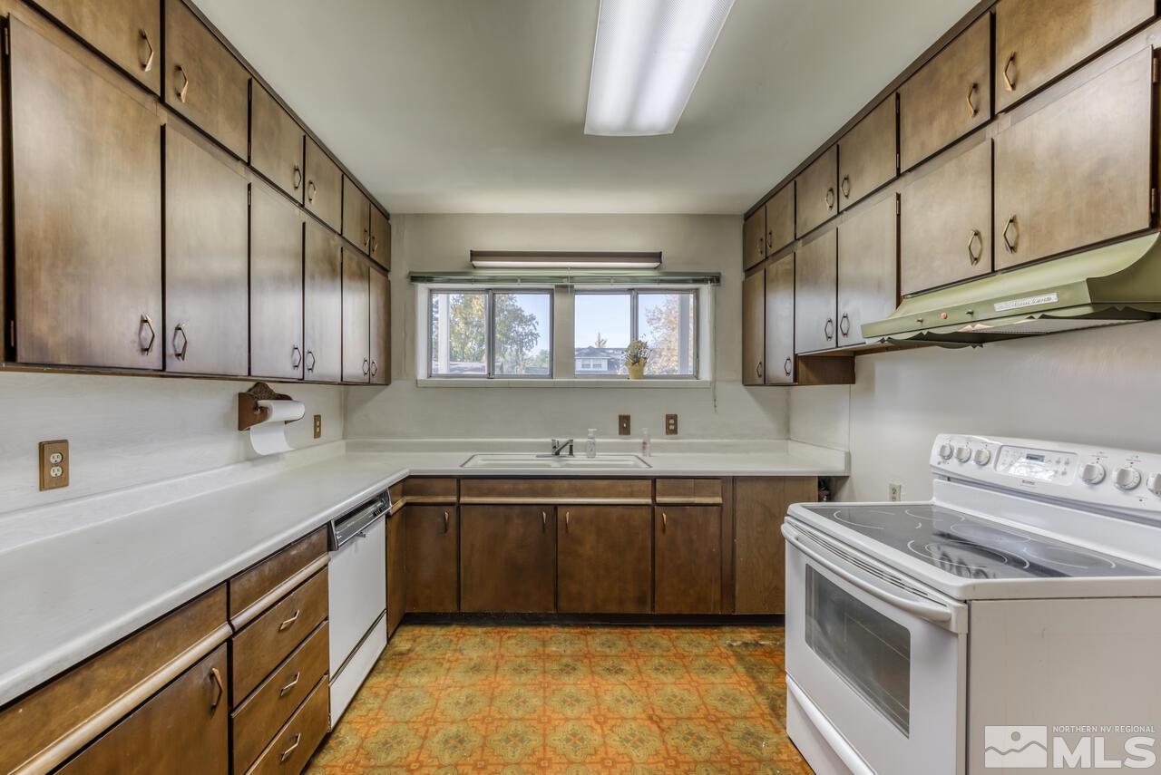 160 Circle Drive Reno, NV 89509 - Photo 14 of 25 a kitchen with a sink stove and cabinets