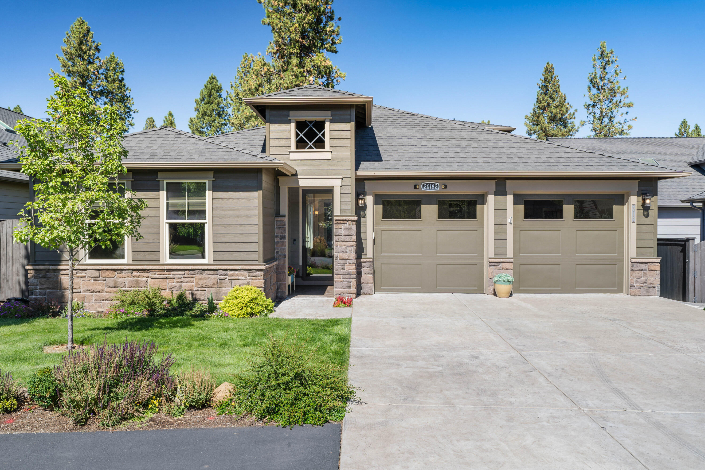 20182 Stonegate Drive Bend, OR 97702 - Photo 1 of 50 DSC00447-2