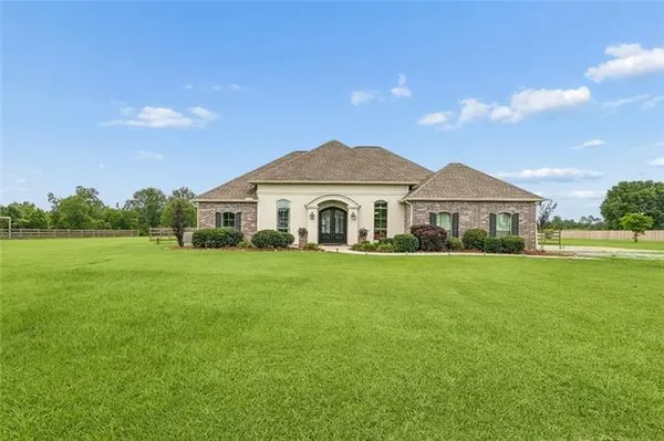 $550,000 | 138 Highland Crest Drive, Covington, LA 70435