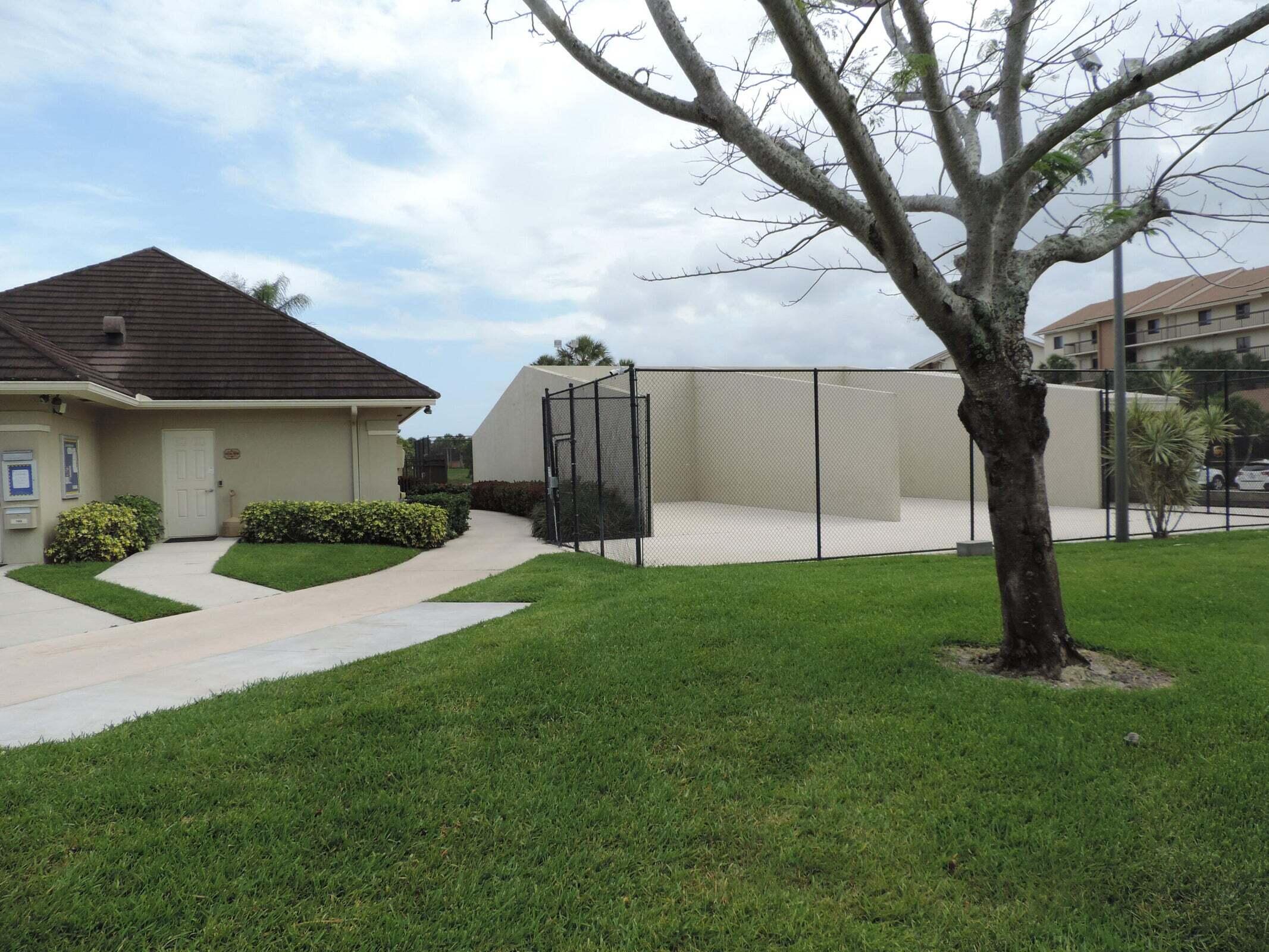 1501 15th Court Jupiter, FL 33477 - Photo 21 of 22 Hand Ball court