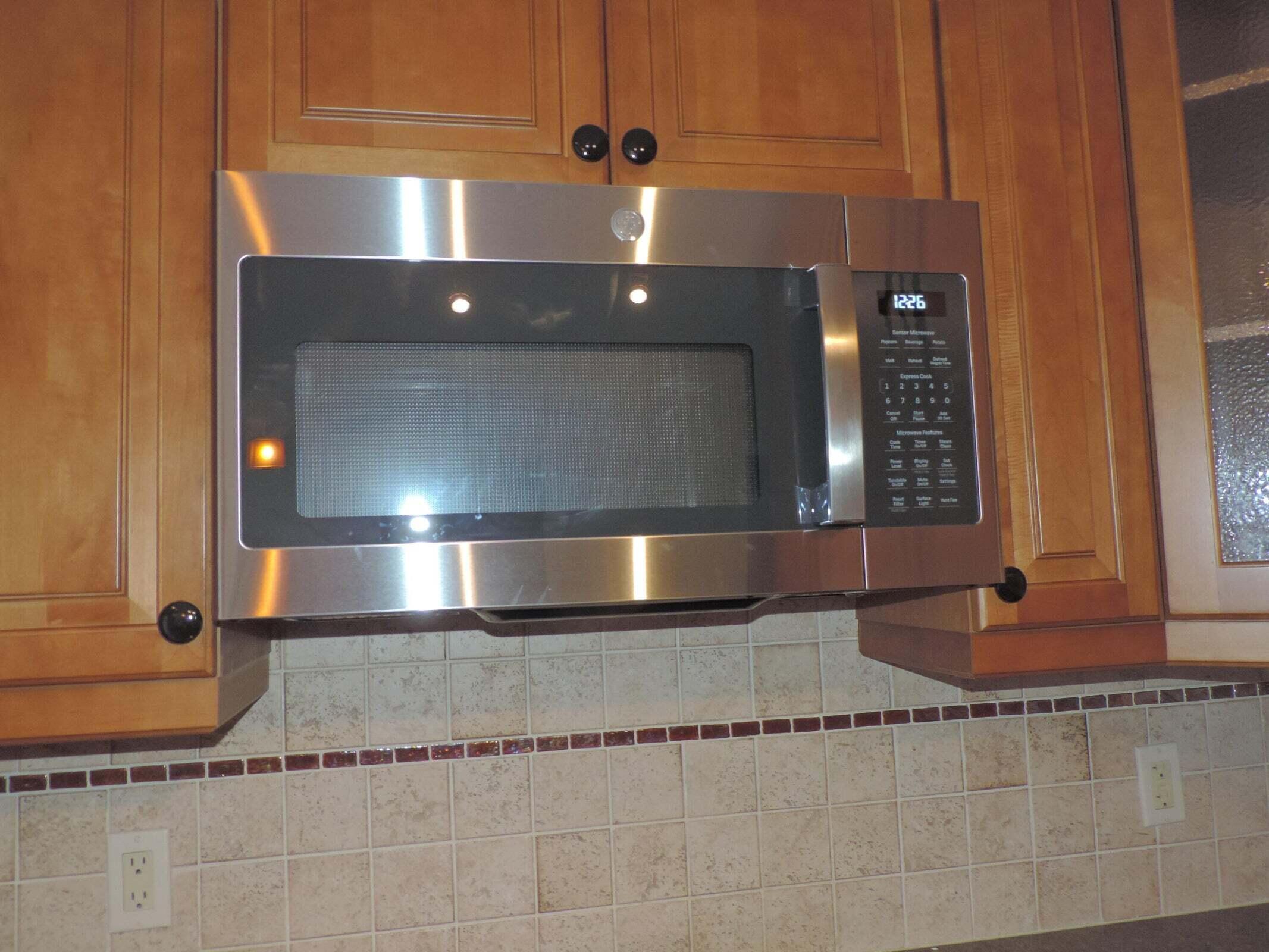 1501 15th Court Jupiter, FL 33477 - Photo 8 of 22 Microwave