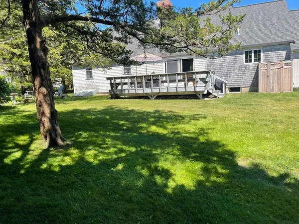 a view of house with a yard