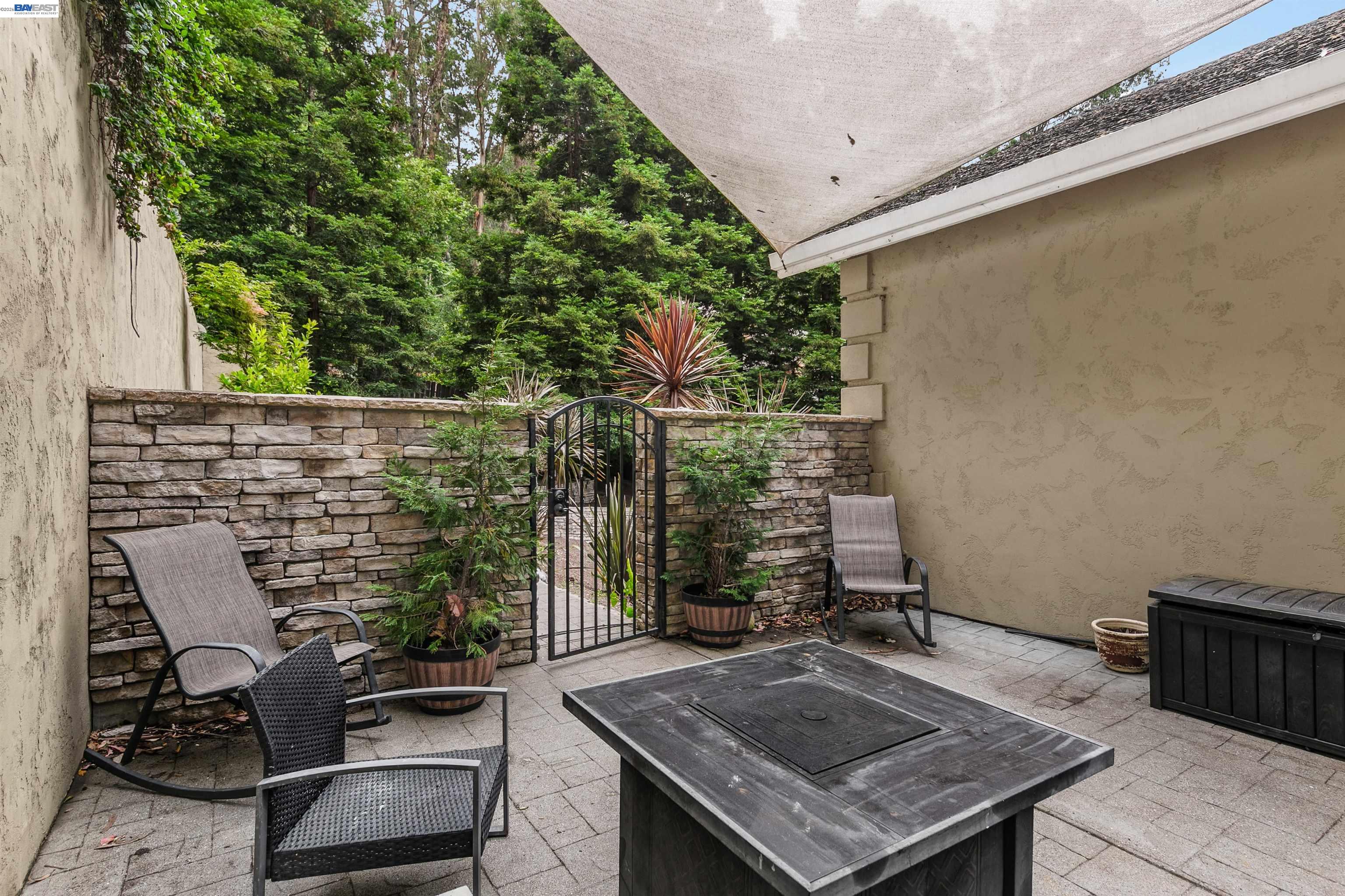7010 Pinehaven Road Oakland, CA 94611 - Photo 16 of 29