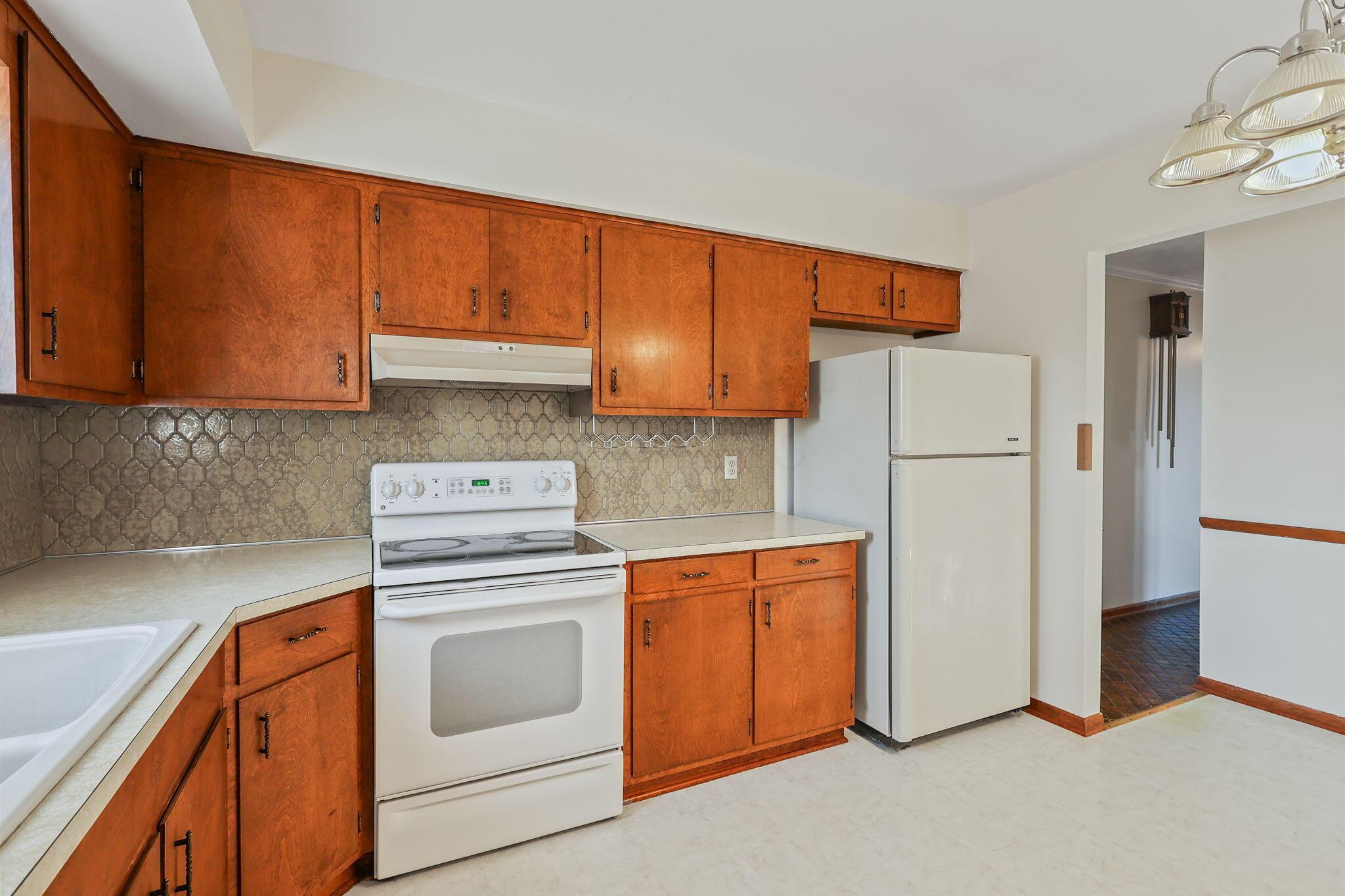 6066 Sandgate Road Columbus, OH 43229 - Photo 15 of 47 23-web-or-mls-G02A8533
