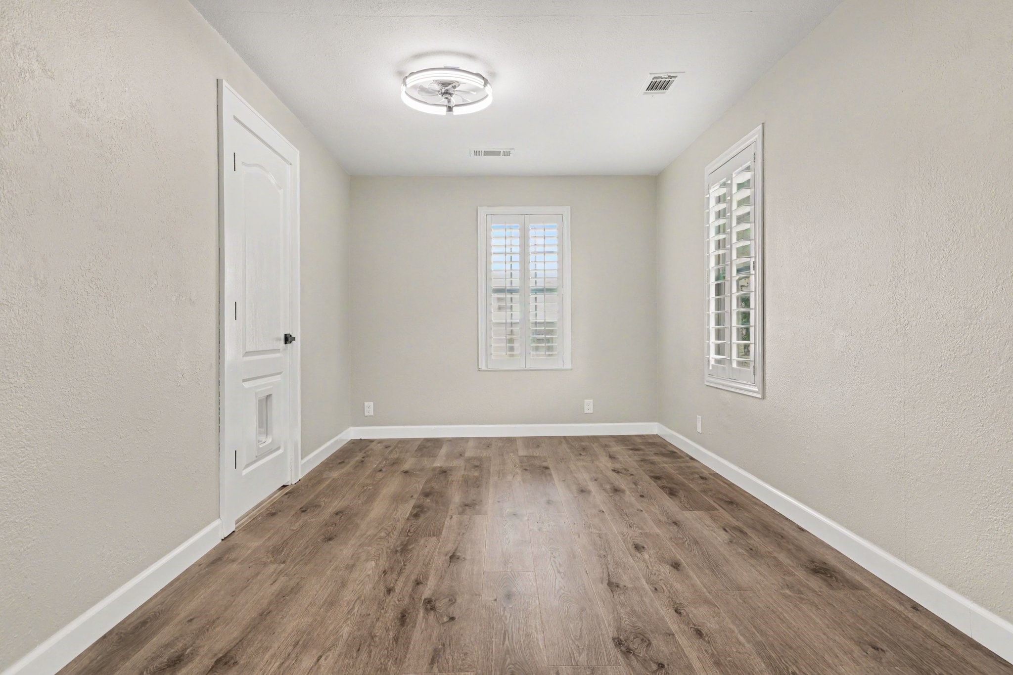 31730 Waller Tomball Road Waller, TX 77484 - Photo 35 of 50 This gameroom offers a bright and modern feel.