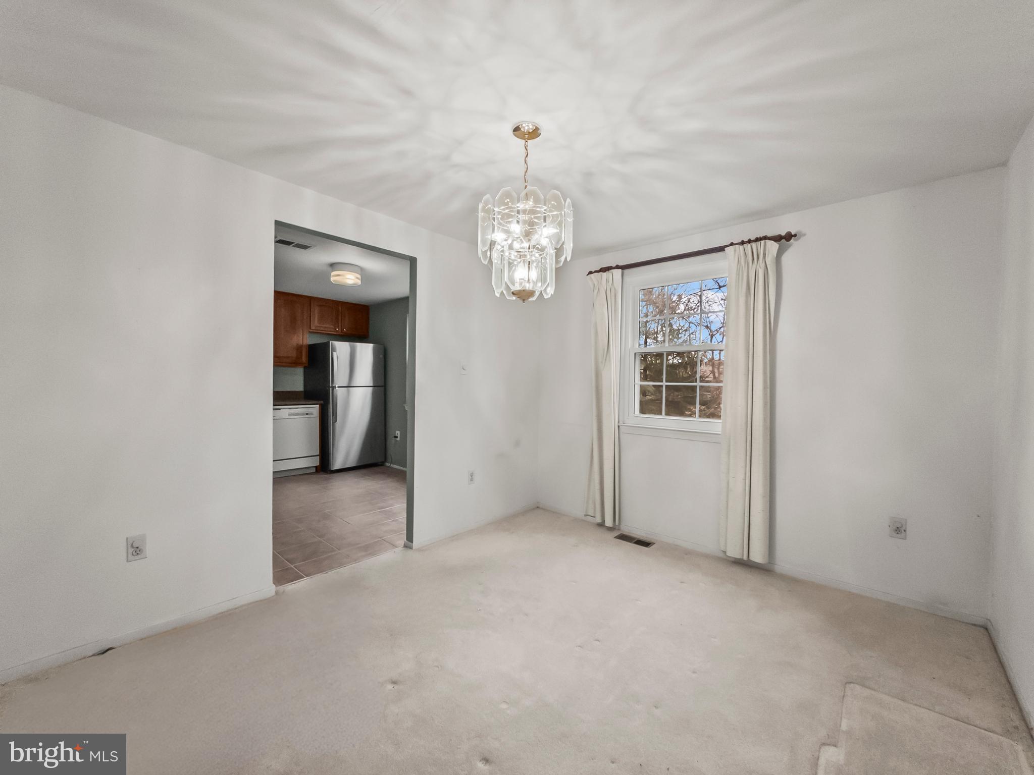 18 Baileys Court Silver Spring, MD 20906 - Photo 5 of 25 Dining area