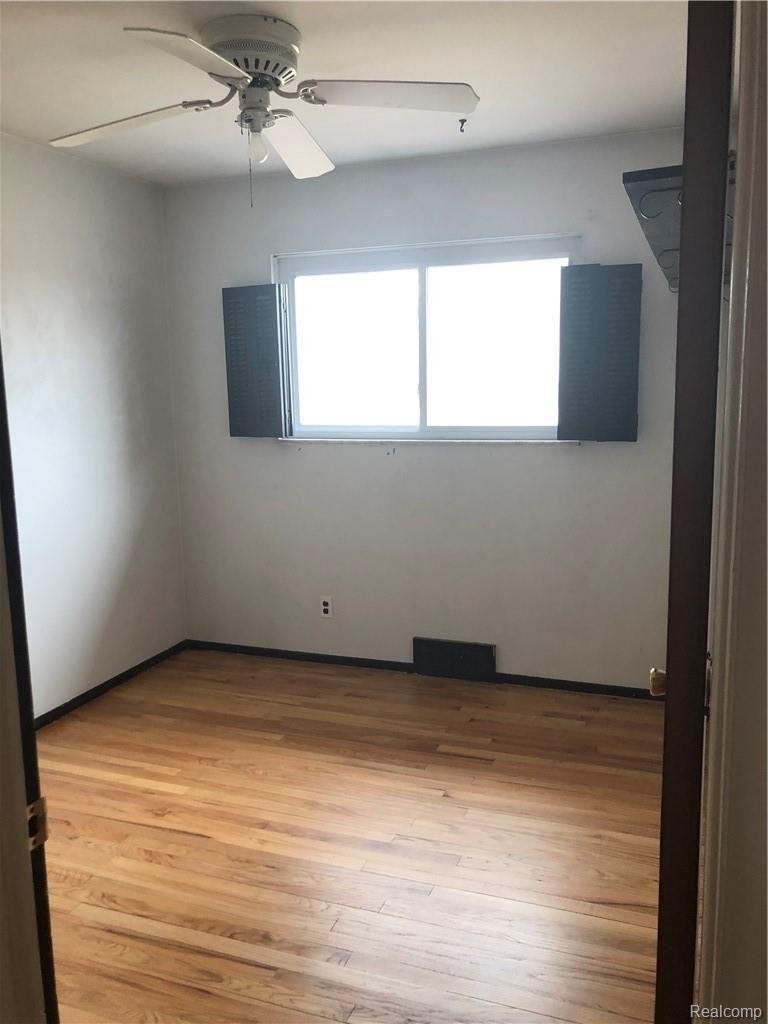 2055 Common Road Warren, MI 48092 - Photo 13 of 21 3E97DDBF-52BE-4C7F-A70E-536851B0FEA2.jpeg