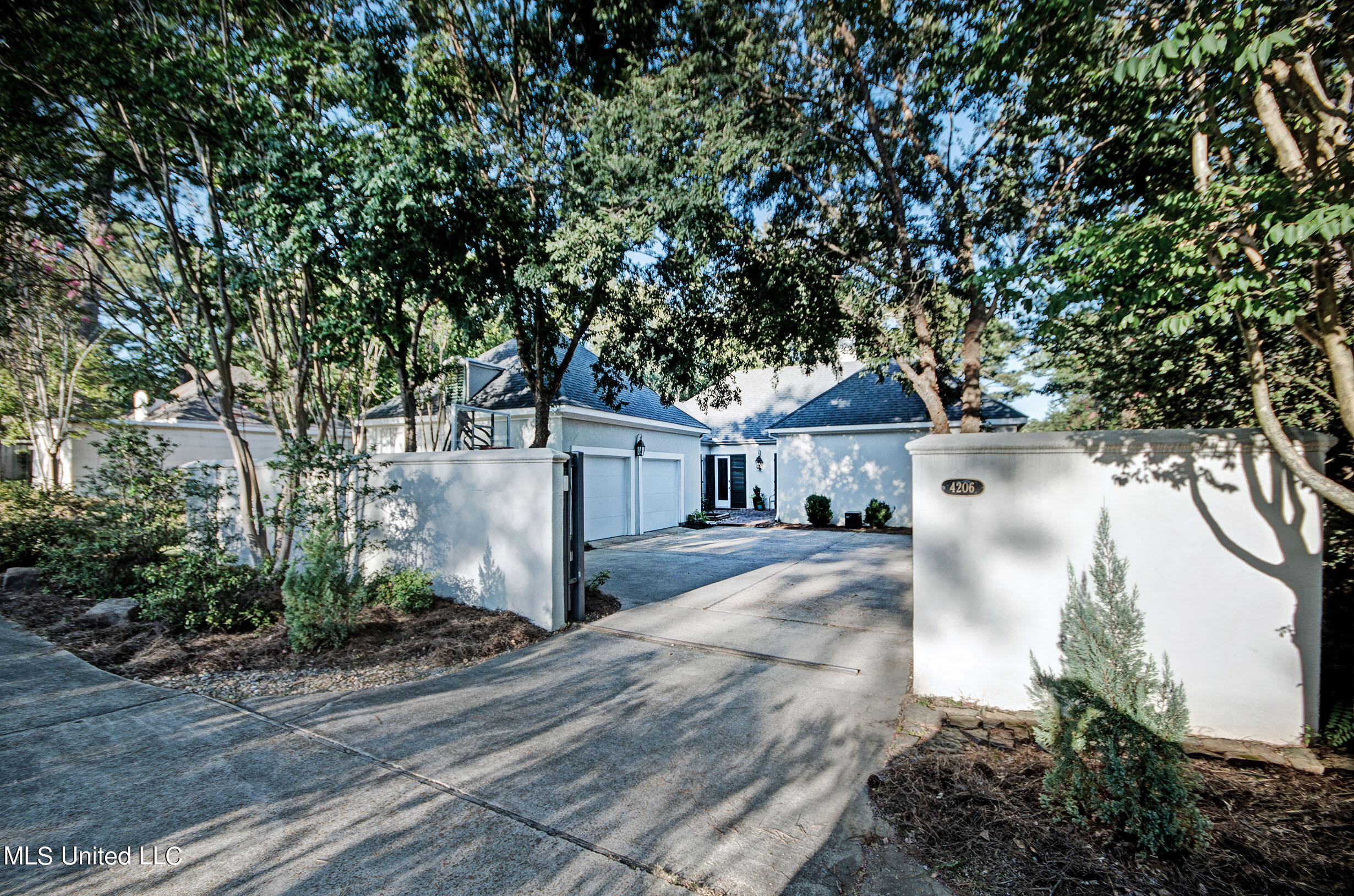 4206 Ridgewood Road Jackson, MS 39211 - Photo 2 of 28 imgp1667_8_9