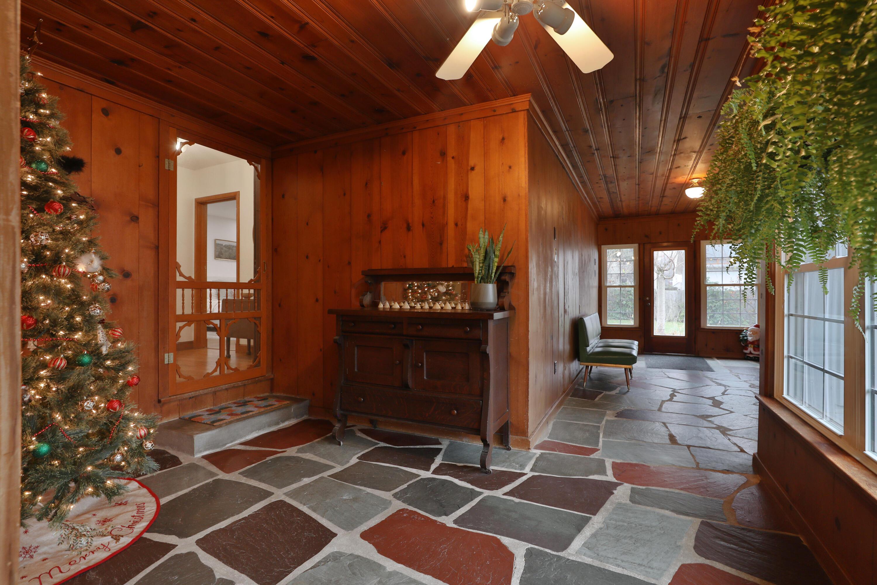 125 Sheffield Road Columbus, OH 43214 - Photo 33 of 60 Sunroom