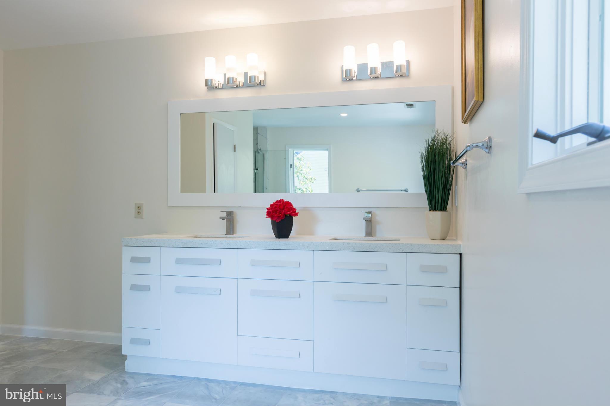 11109 Fawsett Road Potomac, MD 20854 - Photo 14 of 30 Bath (Master)