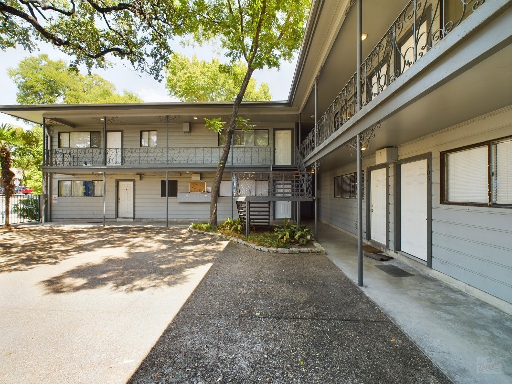 803 West 28th Street, Unit 105 Austin, TX 78705 - Photo 35 of 40 a front view of a building
