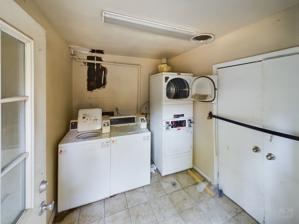 803 West 28th Street, Unit 105 Austin, TX 78705 - Photo 37 of 40 a utility room with dryer and washer