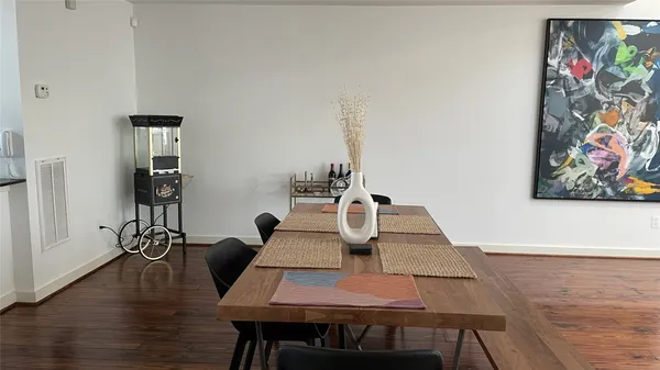 $2,600 | 2918 Commerce Street, Houston, TX 77003