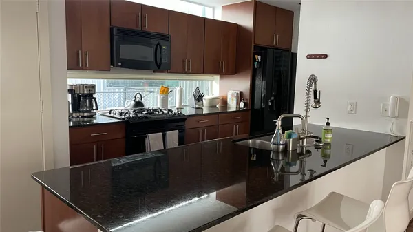 $2,600 | 2918 Commerce Street, Houston, TX 77003