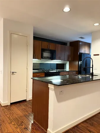 $2,600 | 2918 Commerce Street, Houston, TX 77003