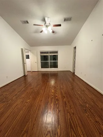 $2,600 | 2918 Commerce Street, Houston, TX 77003
