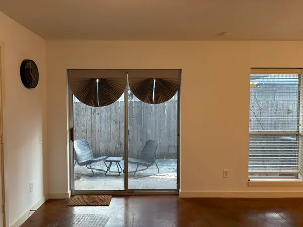 $2,600 | 2918 Commerce Street, Houston, TX 77003